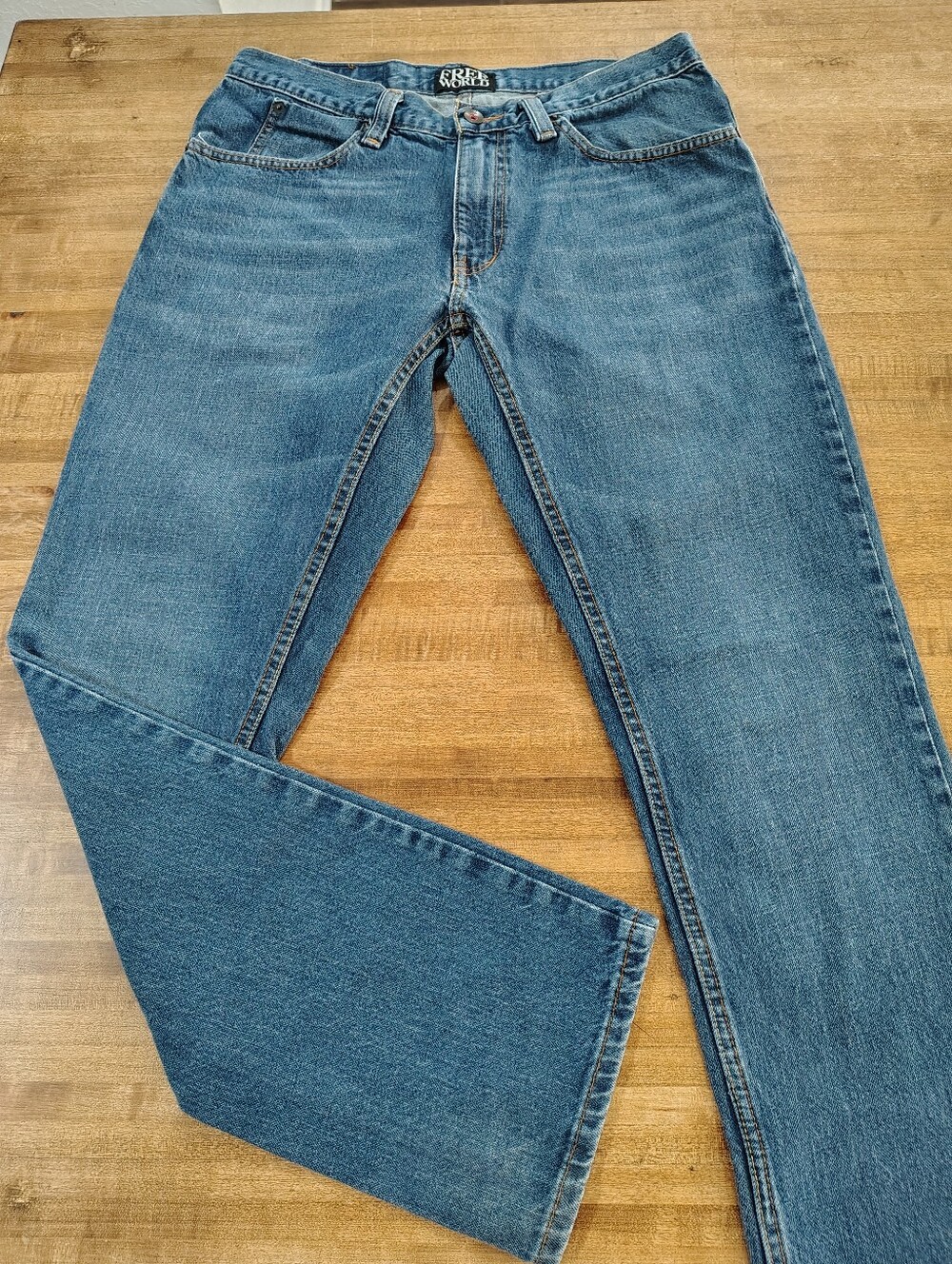FREE WORLD Classic Men's Blue Denim Jeans Straight Leg Size 32x32
